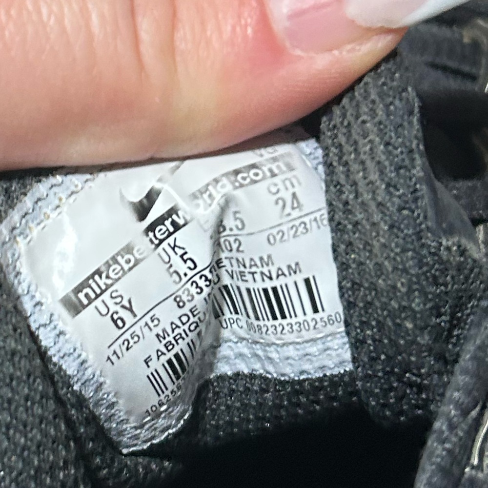 Black and White Athletic Cleets - Picture 7 of 12